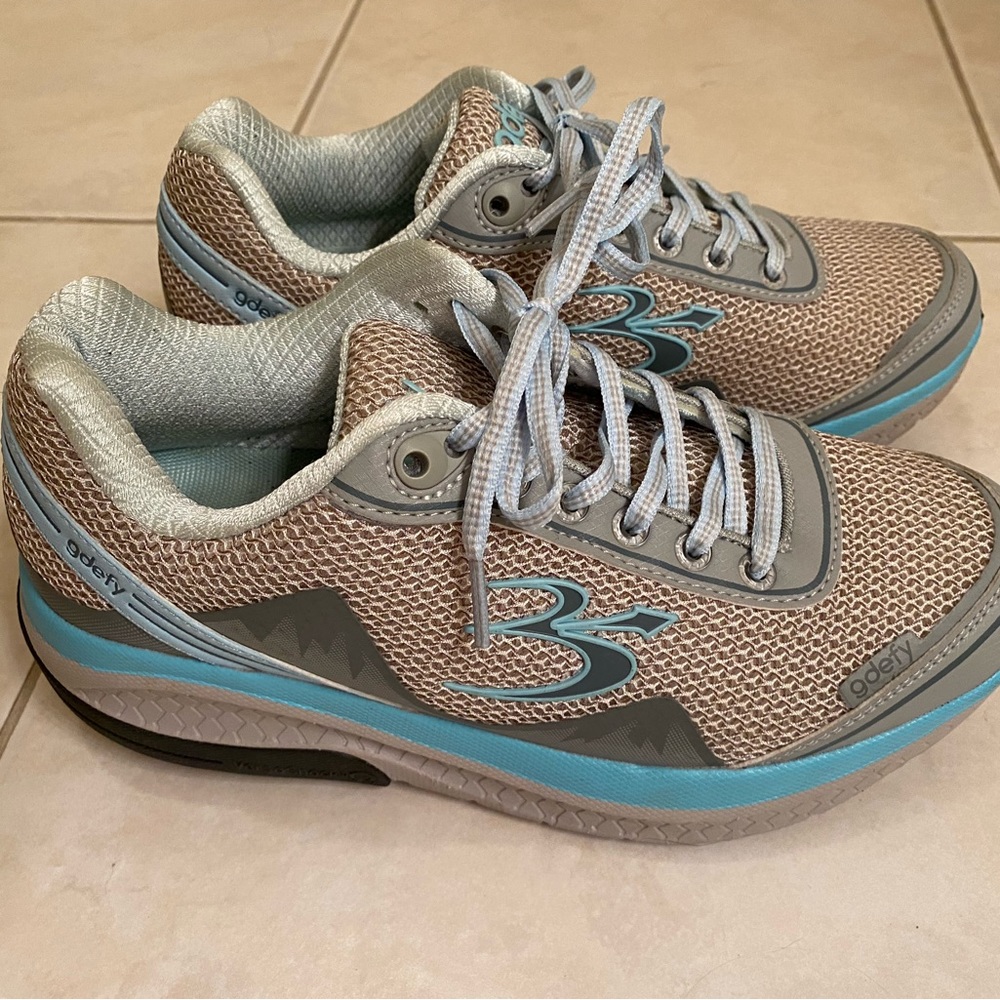 Abeo Women's Tan and Blue Athletic Shoes